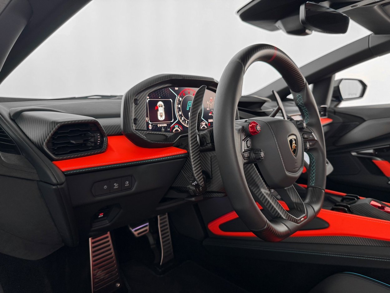 2025 Lamborghini Revuelto Base - Photo 16