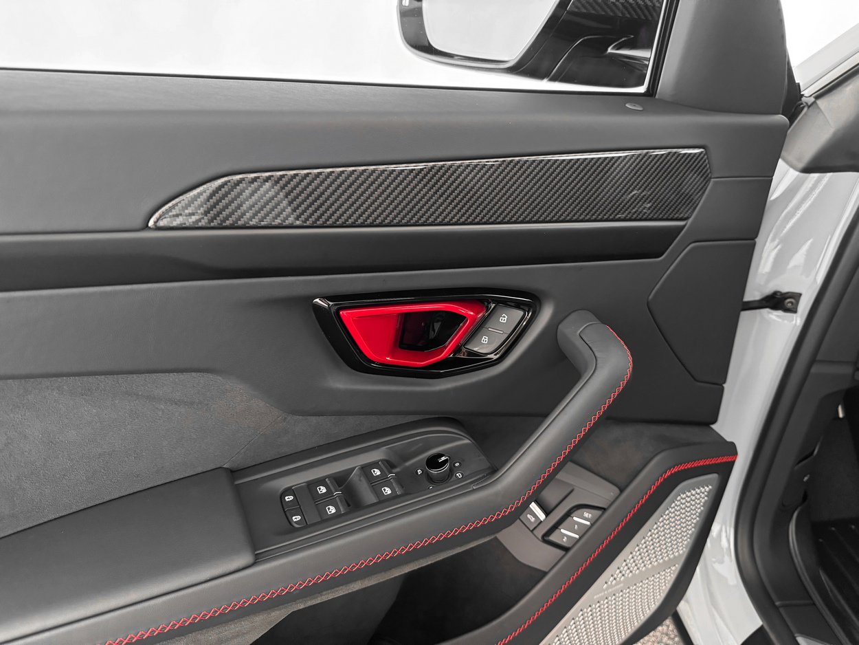 2026 Lamborghini Urus SE - Photo 12