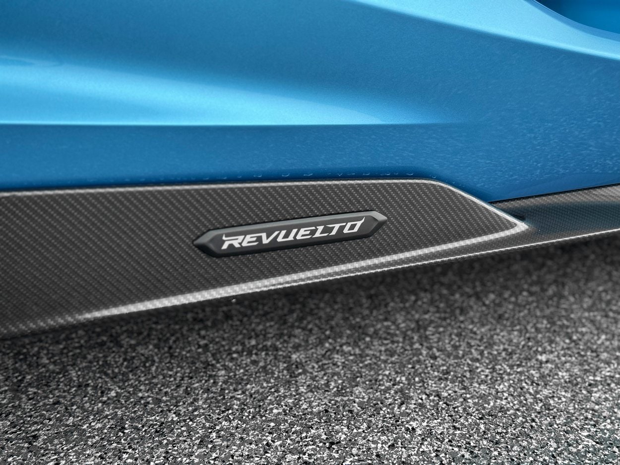 2025 Lamborghini Revuelto Base - Photo 39