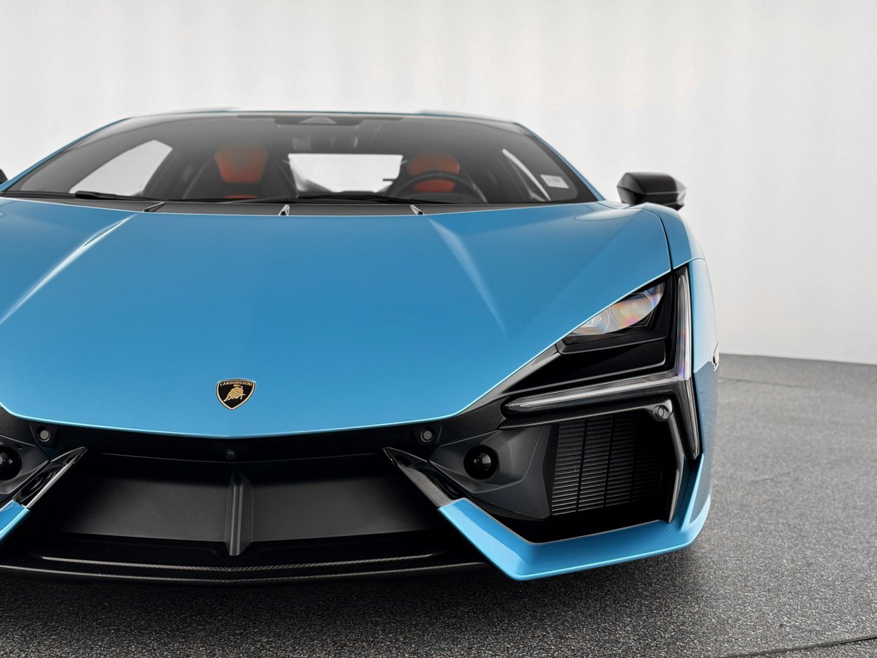 2025 Lamborghini Revuelto Base - Photo 38