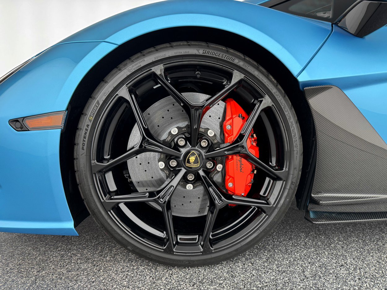 2025 Lamborghini Revuelto Base - Photo 32