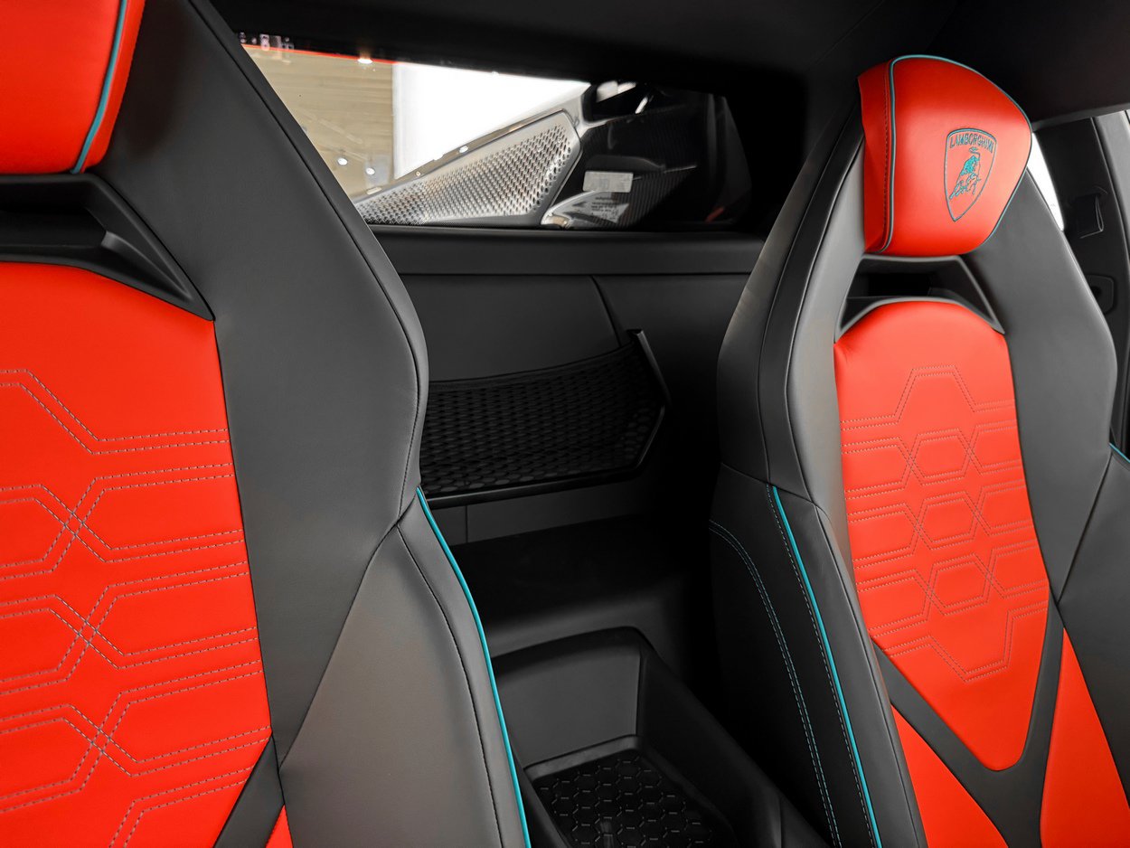 2025 Lamborghini Revuelto Base - Photo 30