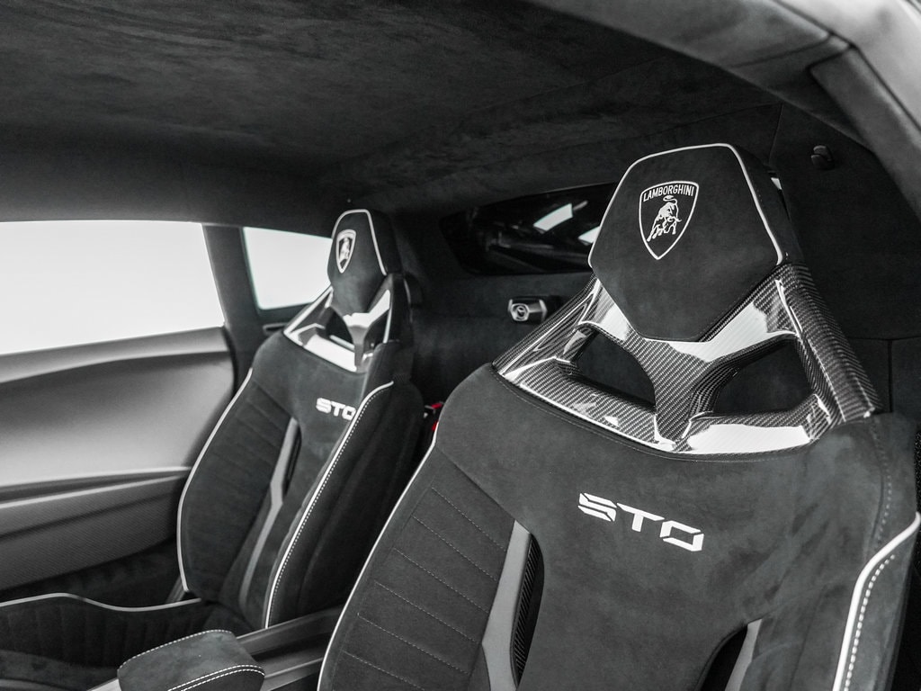 2023 Lamborghini Huracan STO - Photo 18
