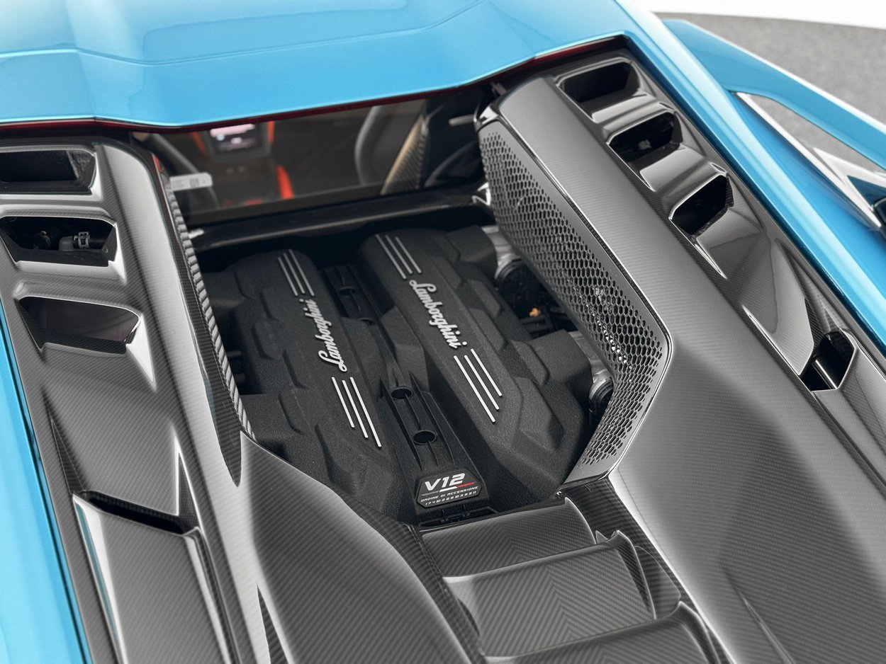 2025 Lamborghini Revuelto Base - Photo 37