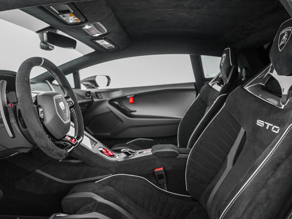 2023 Lamborghini Huracan STO - Photo 17