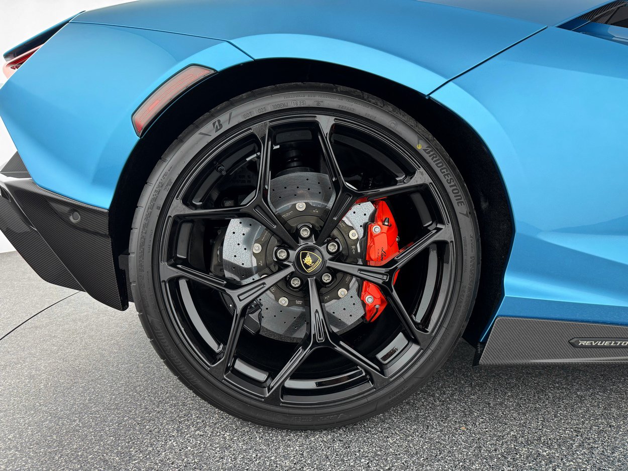 2025 Lamborghini Revuelto Base - Photo 34
