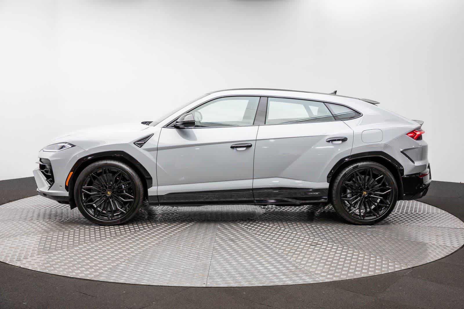 Thumbnail: 2025 Lamborghini Urus - 3