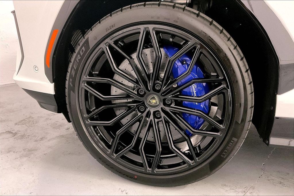2026 Lamborghini Urus SE - Photo 17