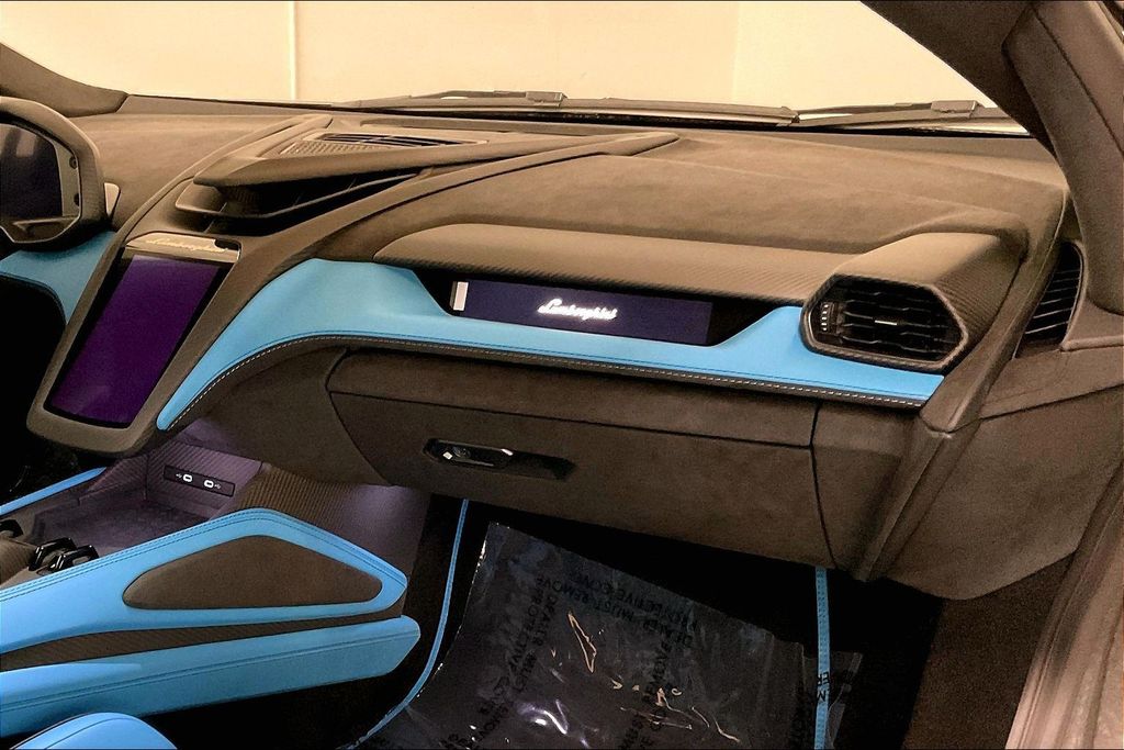 2026 Lamborghini Revuelto Base - Photo 13