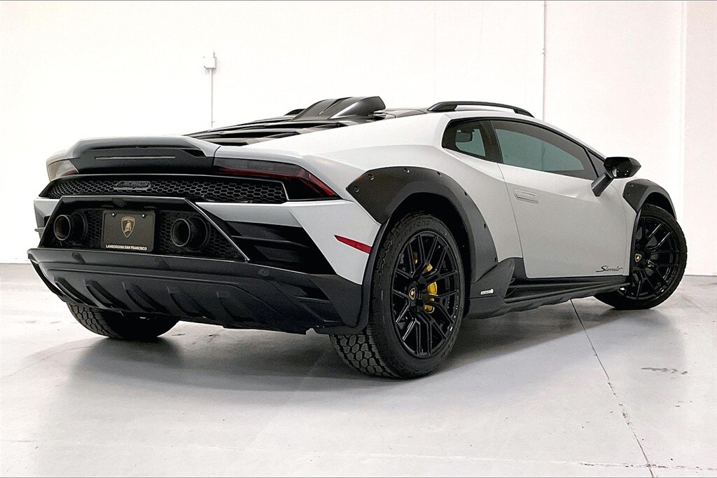 2023 Lamborghini Huracan Sterrato Base photo 4
