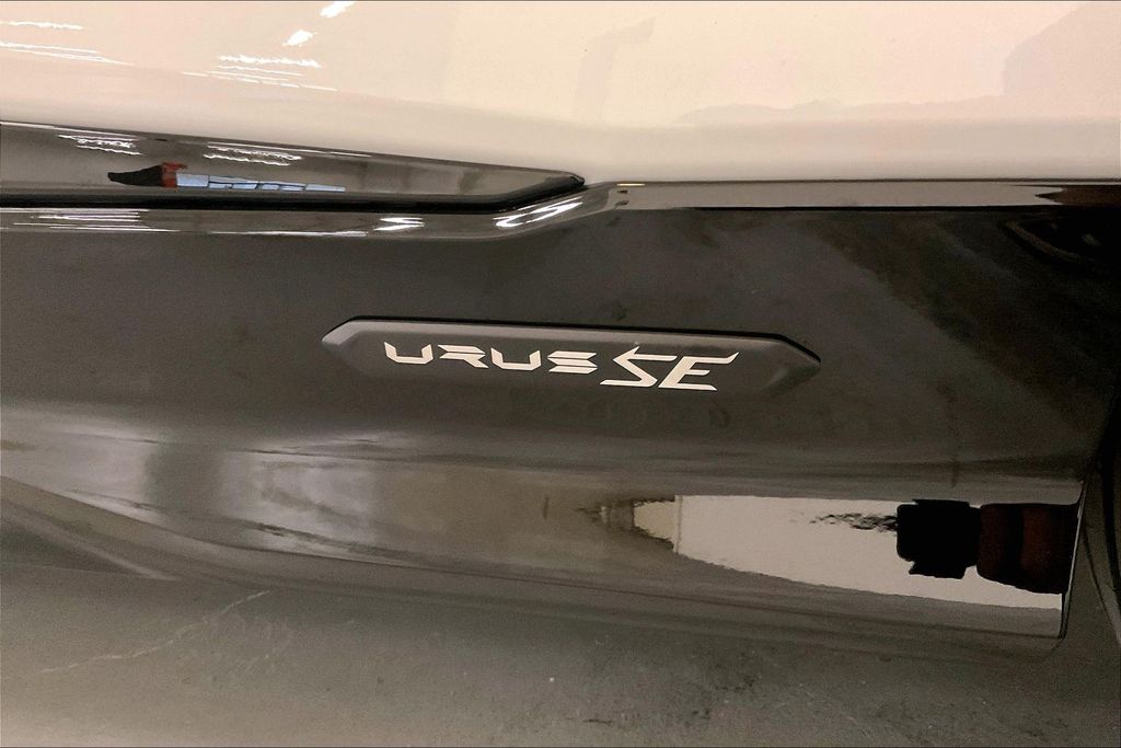 2026 Lamborghini Urus SE - Photo 18