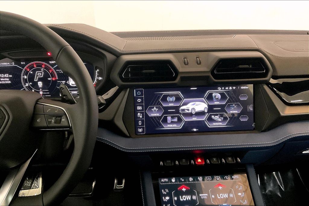 2026 Lamborghini Urus SE - Photo 11