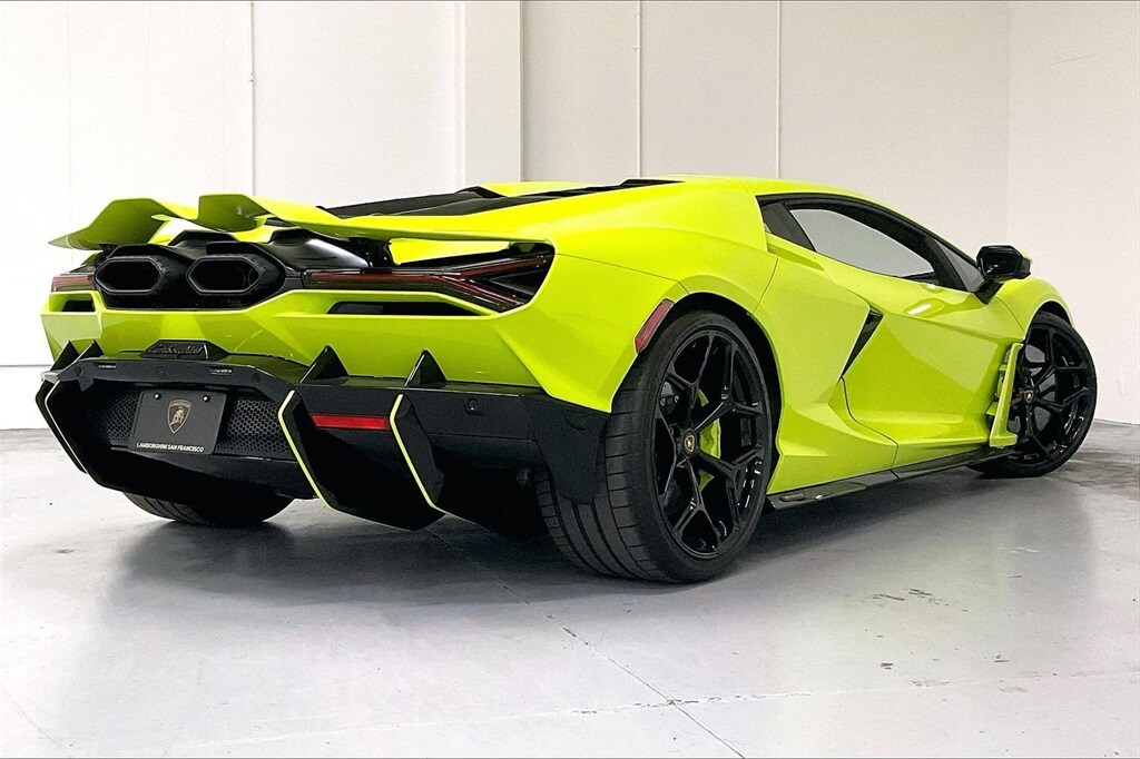 2025 Lamborghini Revuelto photo 4