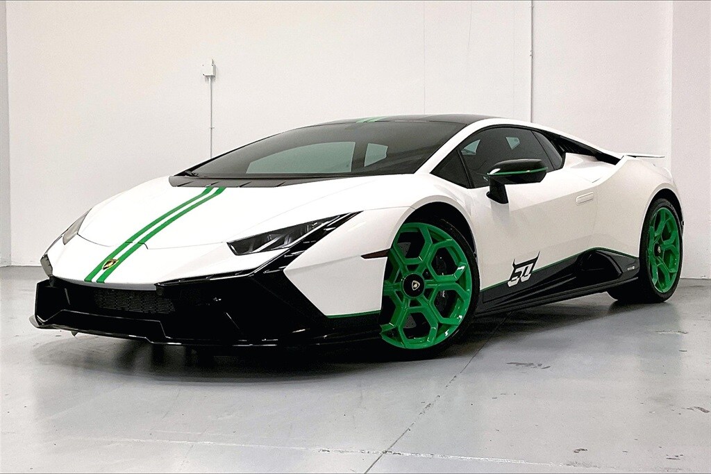 2023 Lamborghini Huracan Tecnica photo 3