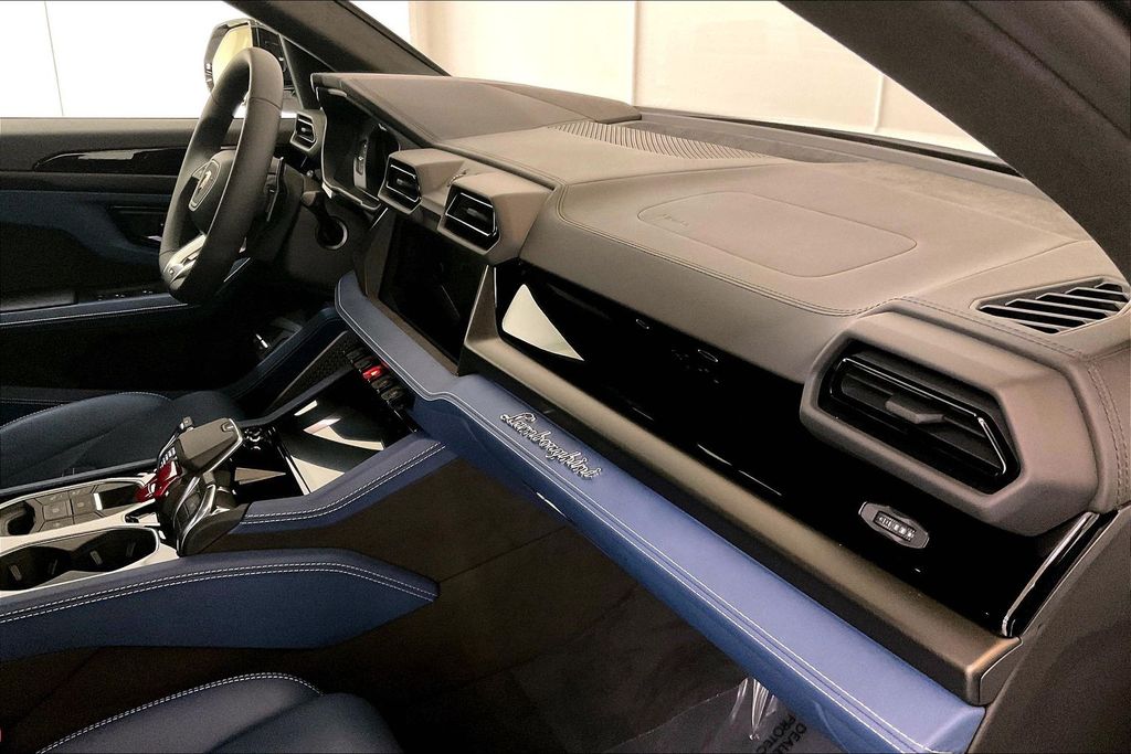 2026 Lamborghini Urus SE - Photo 13