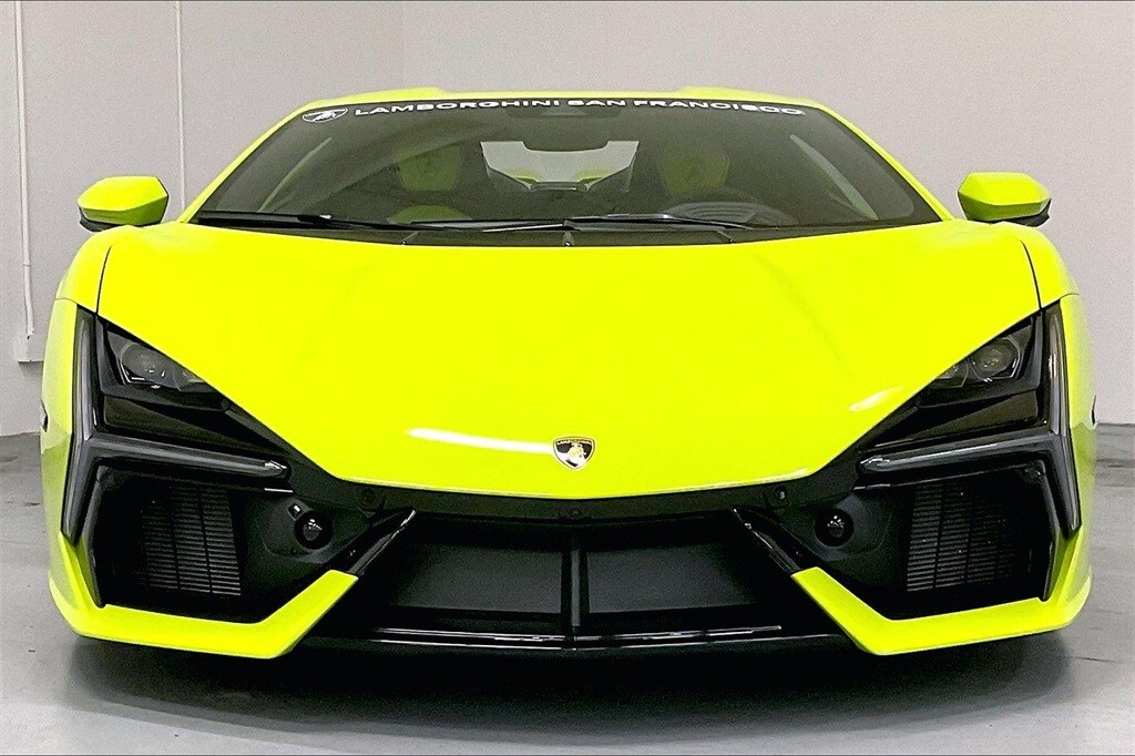 2025 Lamborghini Revuelto photo 2