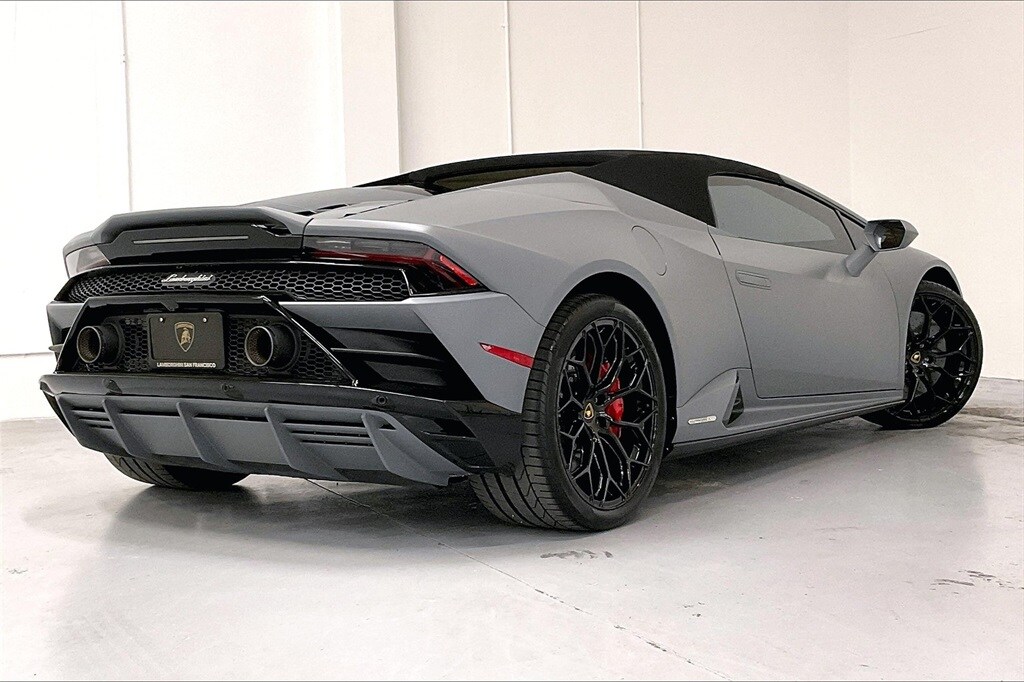 2022 Lamborghini Huracan Evo Base photo 4