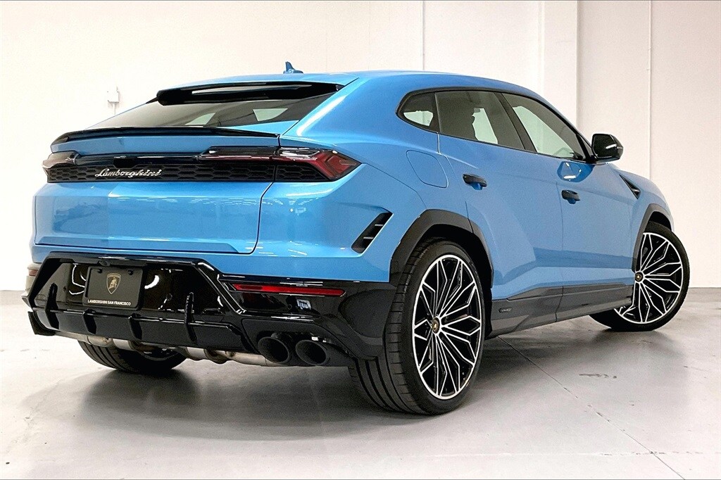 2025 Lamborghini Urus SE photo 3