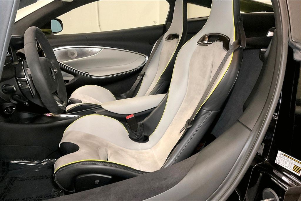 2023 Mclaren Artura Techlux photo 3