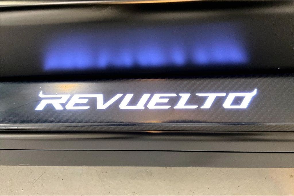 2026 Lamborghini Revuelto Base - Photo 18