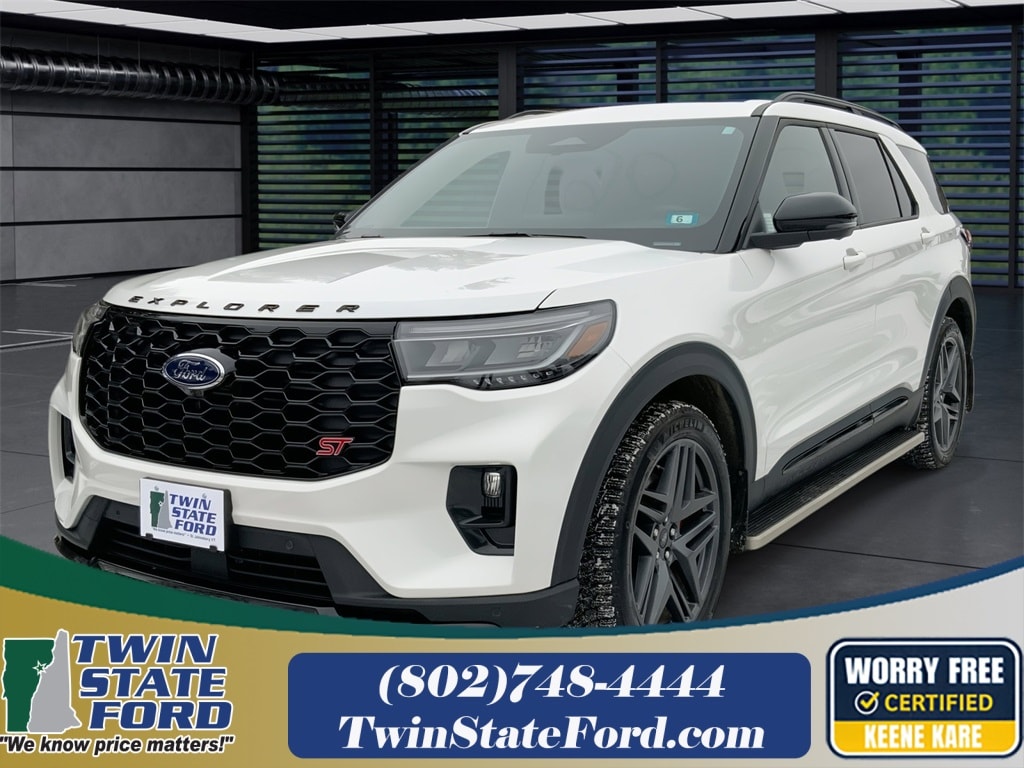 2025 Ford Explorer ST's photo