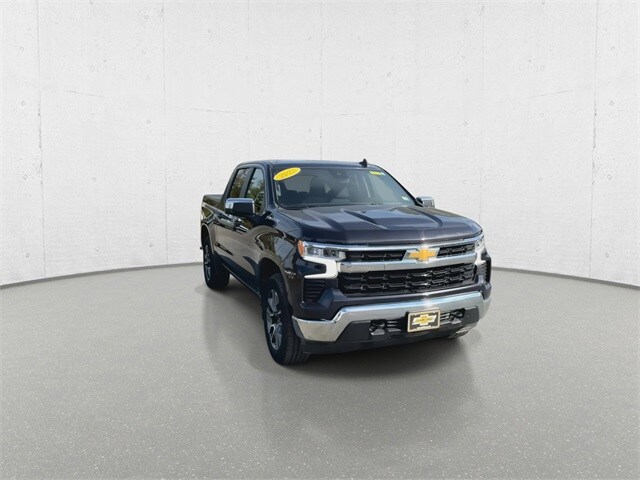 2022 Chevrolet Silverado 1500 LT photo 2