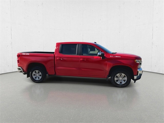 2022 Chevrolet Silverado 1500 LT photo 2