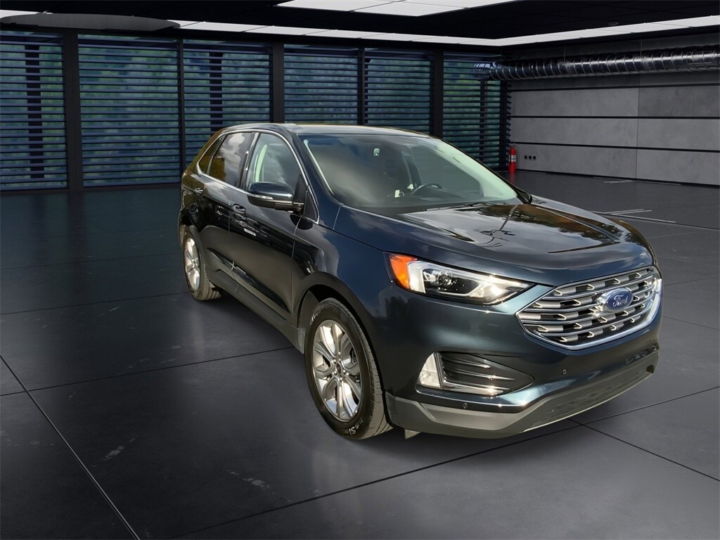 2024 Ford Edge Titanium photo 2