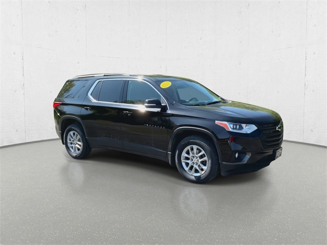 Used 2021 Chevrolet Traverse 1LT with VIN 1GNEVGKW6MJ197247 for sale in Hardwick, VT
