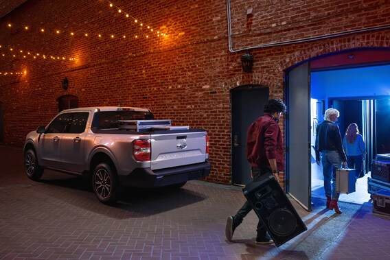 Found a water bottle that fits in the Maverick's door perfectly :  r/FordMaverickTruck