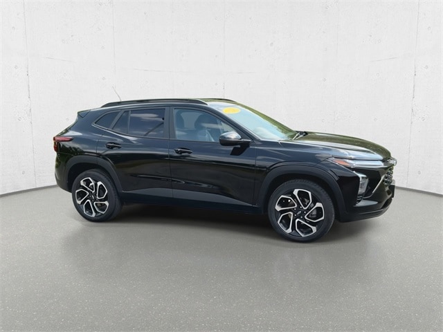 Used 2024 Chevrolet Trax RS with VIN KL77LJE24RC010559 for sale in Hardwick, VT