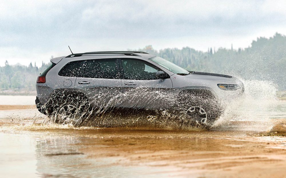 2019 Jeep Cherokee Silver Exterior Side View 2019 Jeep Cherokee Silver Exterior Side View