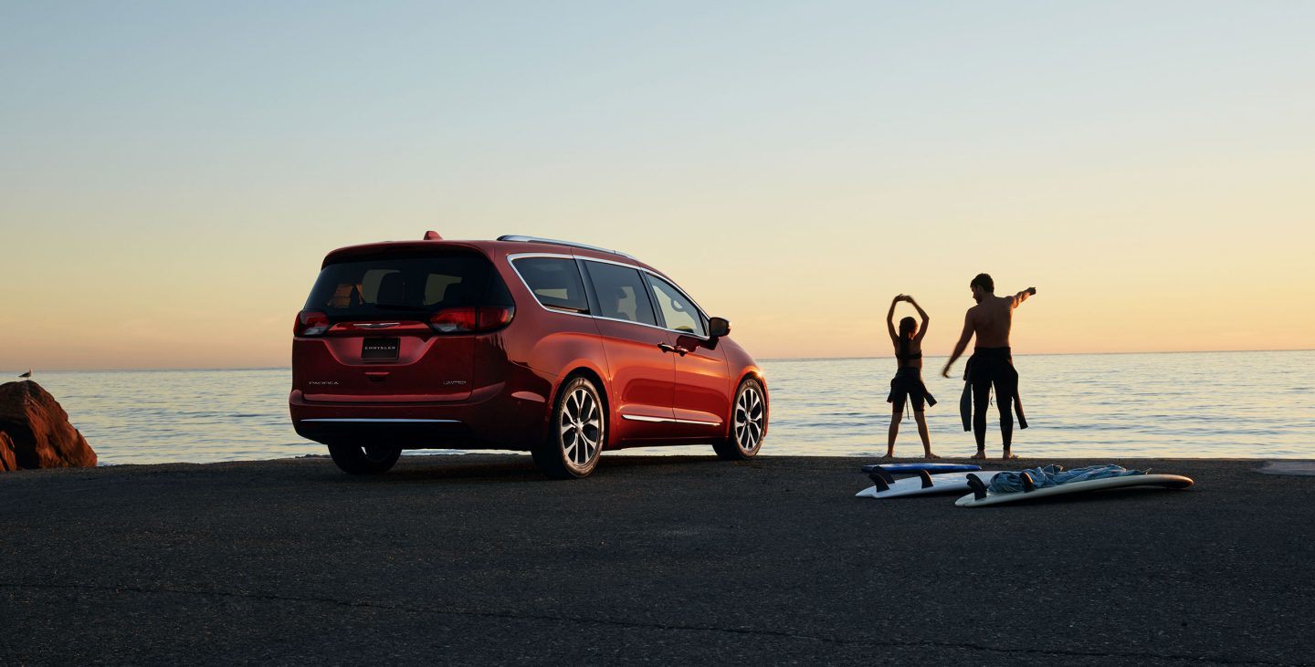 2018 Chrysler Pacifica Rear Red Exterior Beach 2018 Chrysler Pacifica Rear Red Exterior Beach