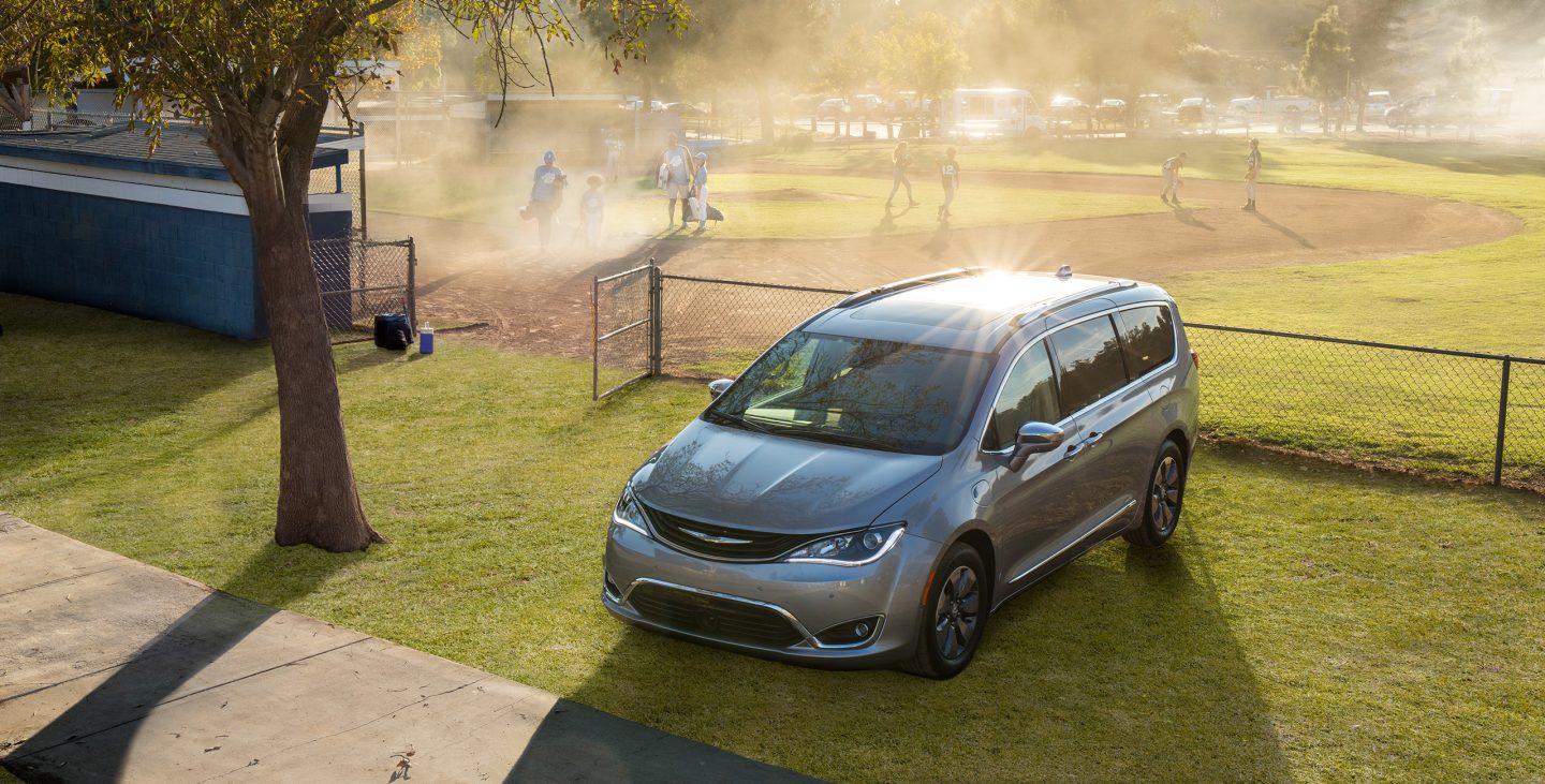 2018 Chrysler Pacifica Hybrid Front Gray Exterior Top View 2018 Chrysler Pacifica Hybrid Front Gray Exterior Top View