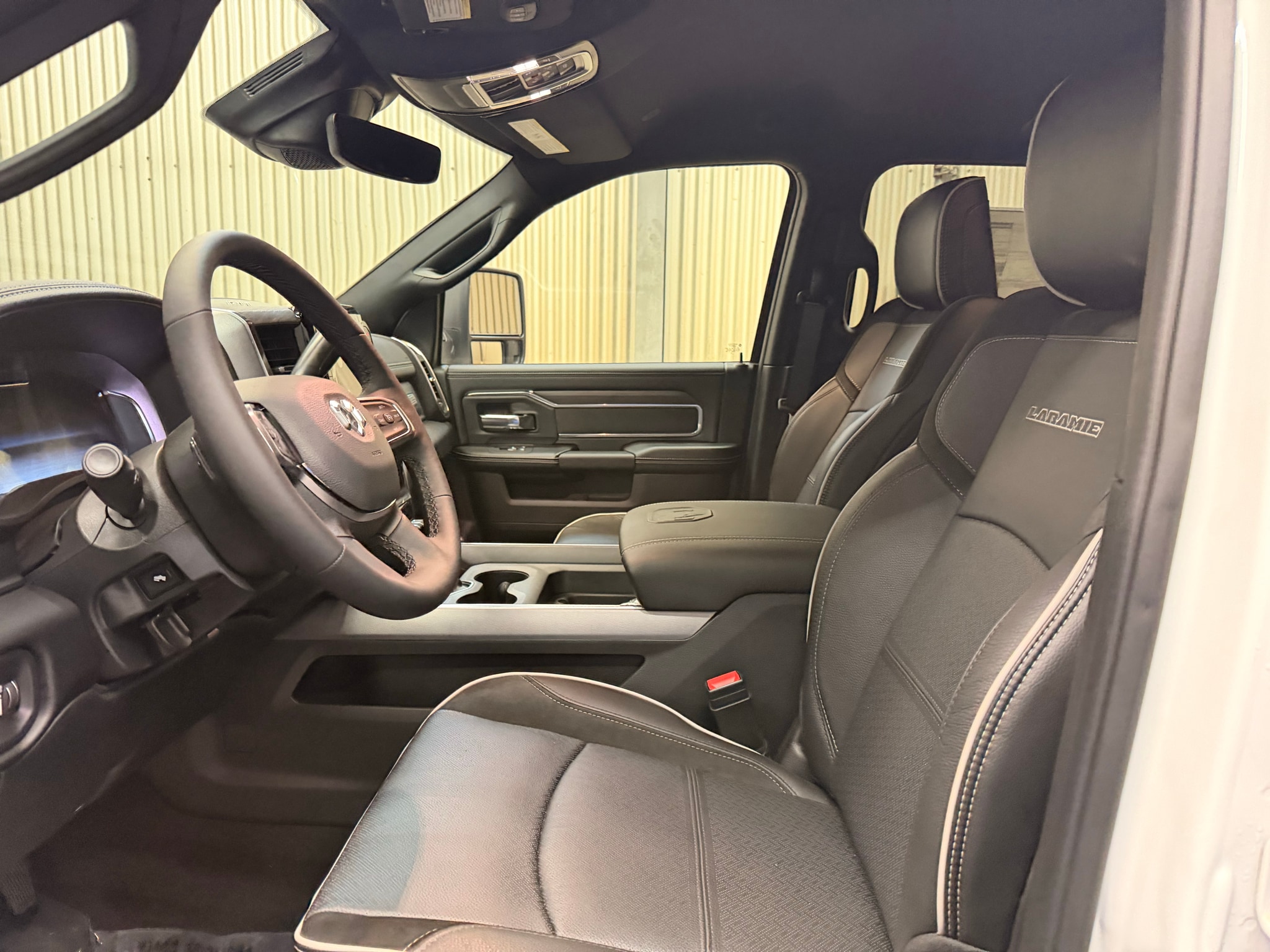 2026 RAM 3500 Laramie - Photo 15