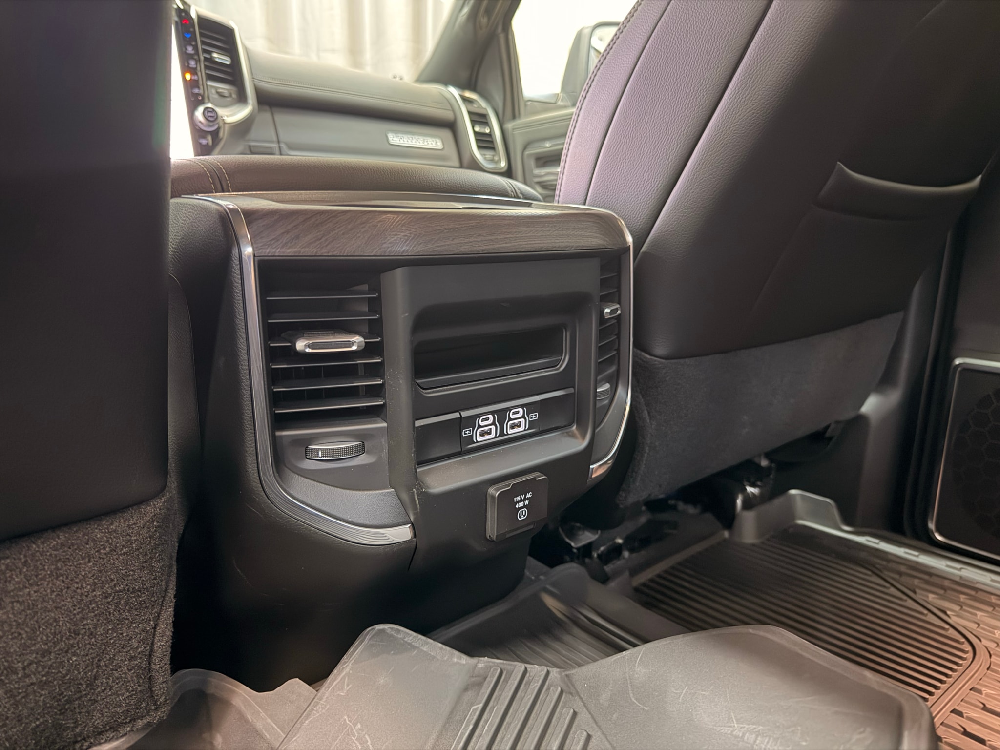 2026 RAM 3500 Laramie - Photo 17