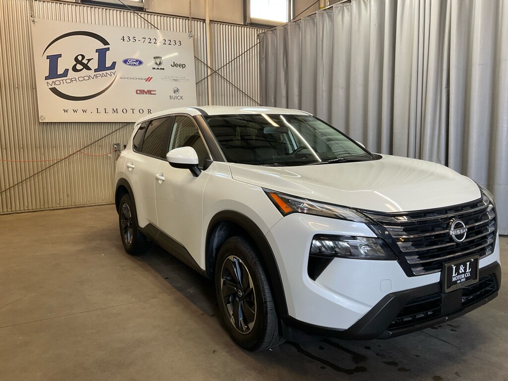 2025 Nissan Rogue SV photo 3