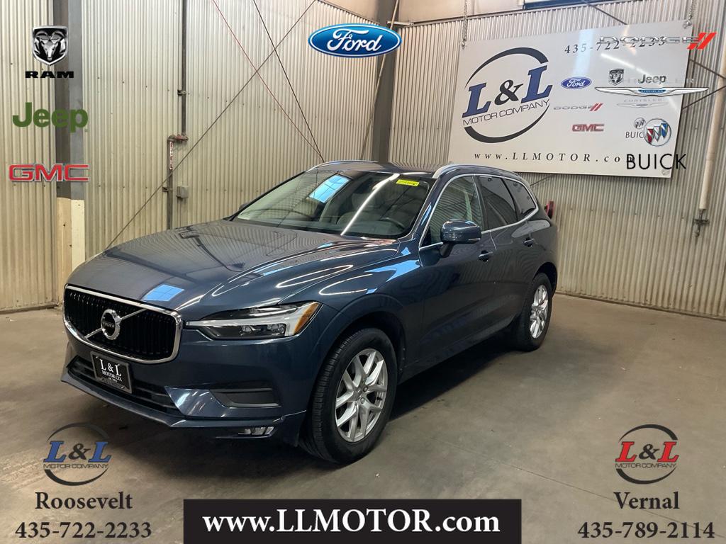 2021 Volvo XC60 Momentum's photo
