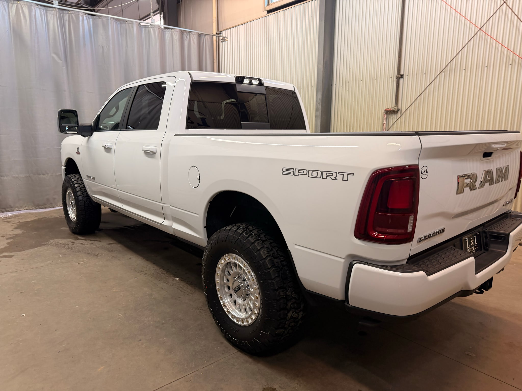2026 RAM 3500 Laramie - Photo 10