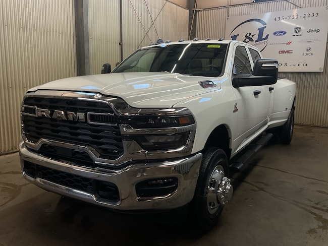 2026 Ram 3500 TRADESMAN CREW CAB 4X4 8' BOX Pickup