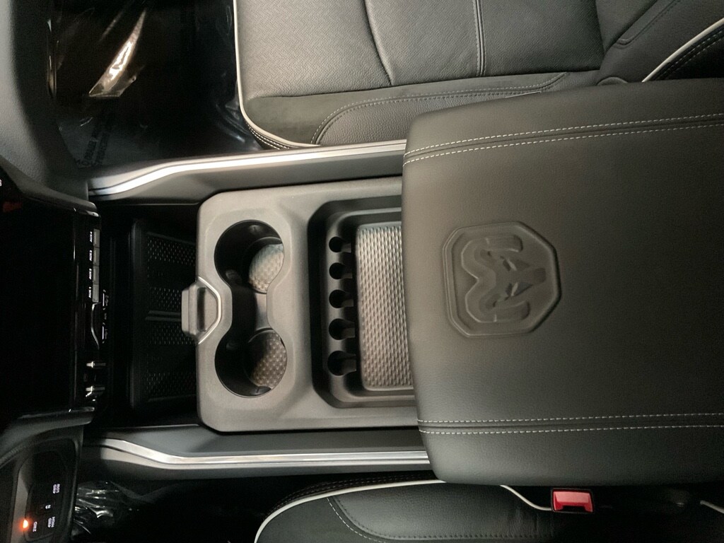 2026 RAM 3500 Laramie - Photo 11