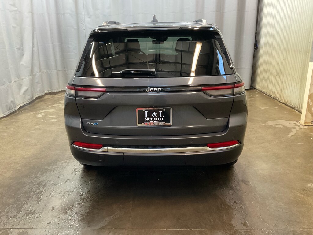 2024 Jeep Cherokee Limited 4xe photo 2