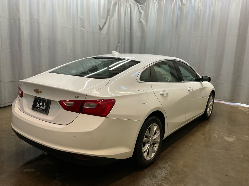 2024 Chevrolet Malibu 1LT photo 2