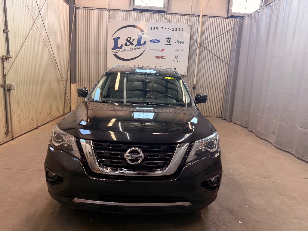 Used 2018 Nissan Pathfinder Platinum with VIN 5N1DR2MM0JC626160 for sale in Roosevelt, UT