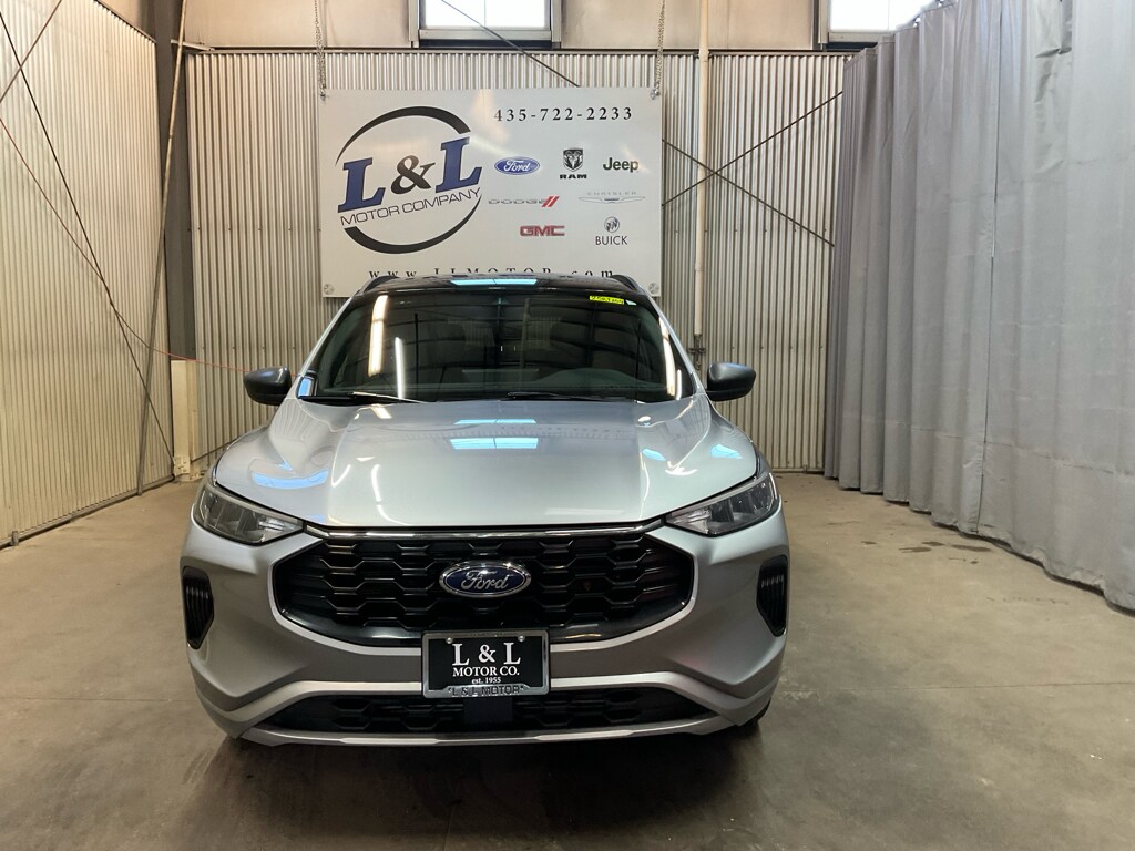 2024 Ford Escape ST-Line photo 2