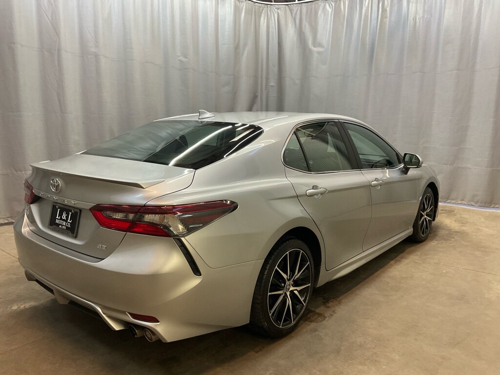 2023 Toyota Camry SE photo 4