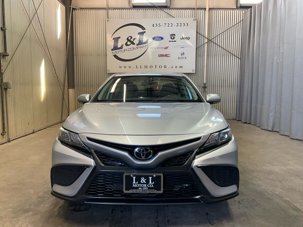 2023 Toyota Camry SE photo 2