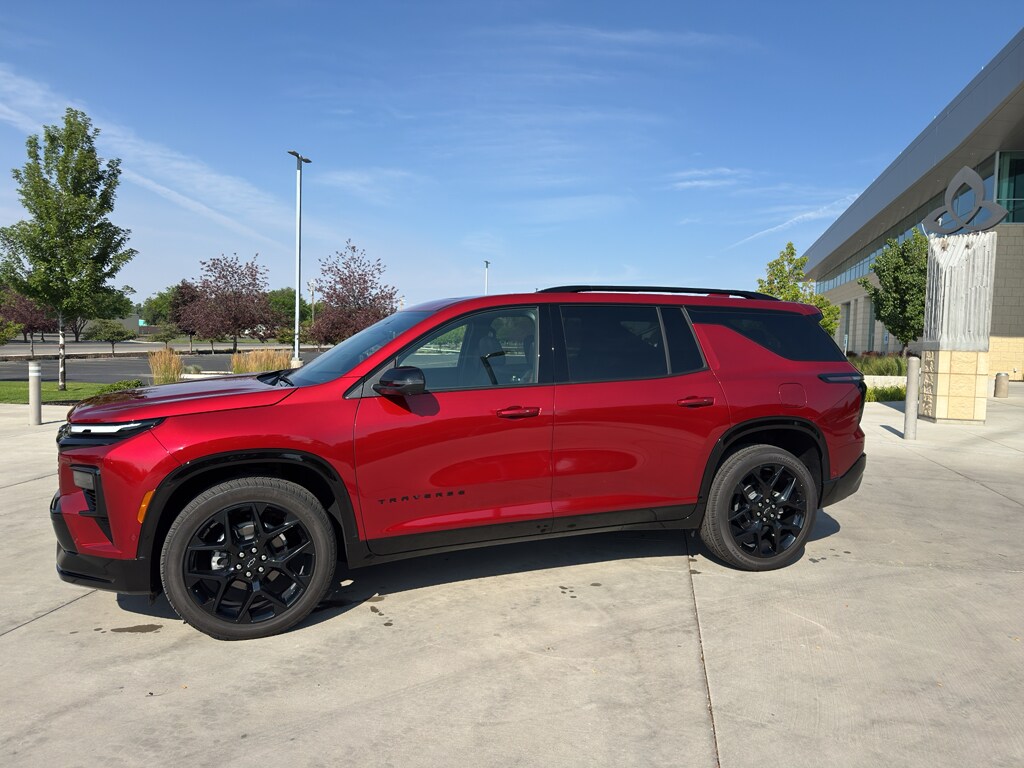 Used 2025 Chevrolet Traverse RS SUV