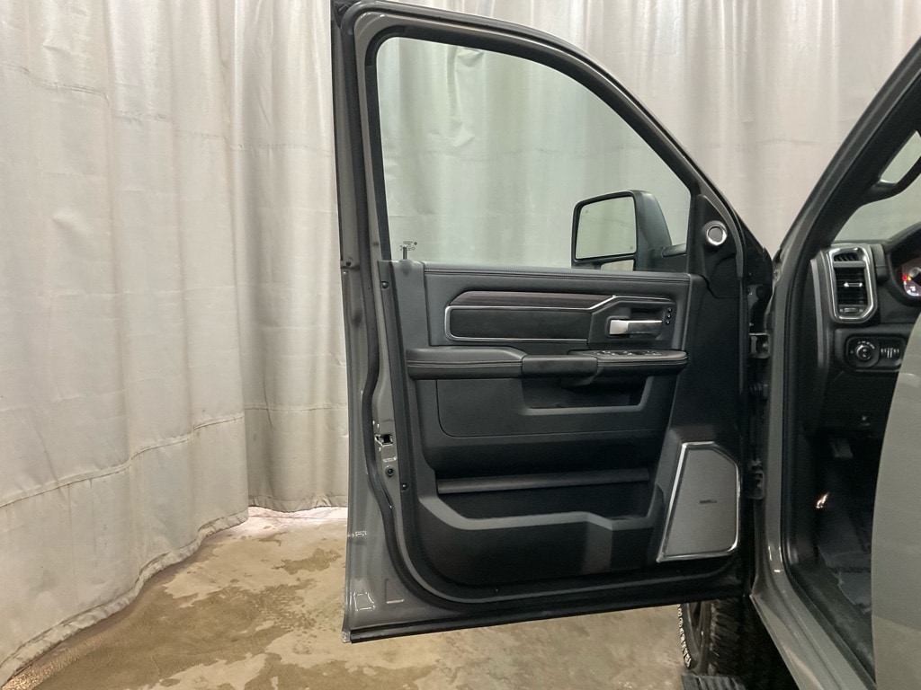 2026 RAM 3500 Laramie - Photo 9