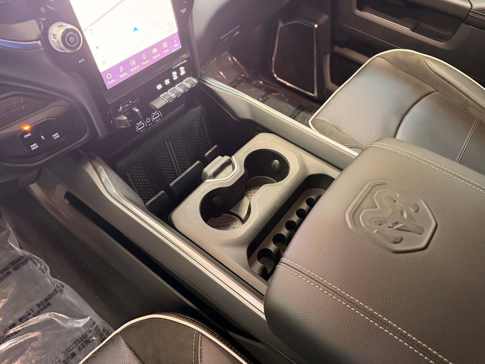 2026 RAM 3500 Laramie - Photo 11